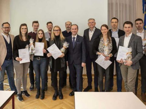 Zentralraum Kärnten Gruppenbild Innen © Verein Zentralraum Kärnten+ Zentralraum Kärnten Gruppenbild Innen © Verein Zentralraum Kärnten+